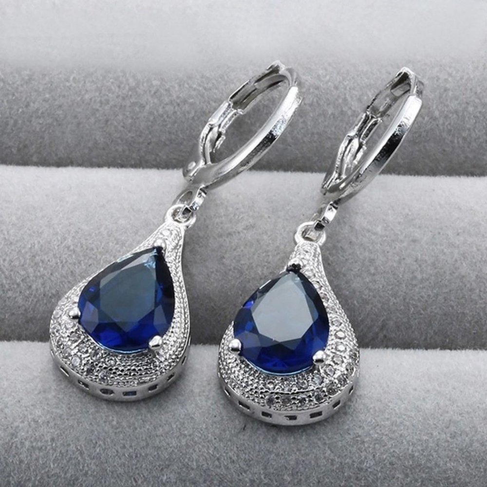 Silver earrings with Sapphire blue stones. - Picture 2 of 2